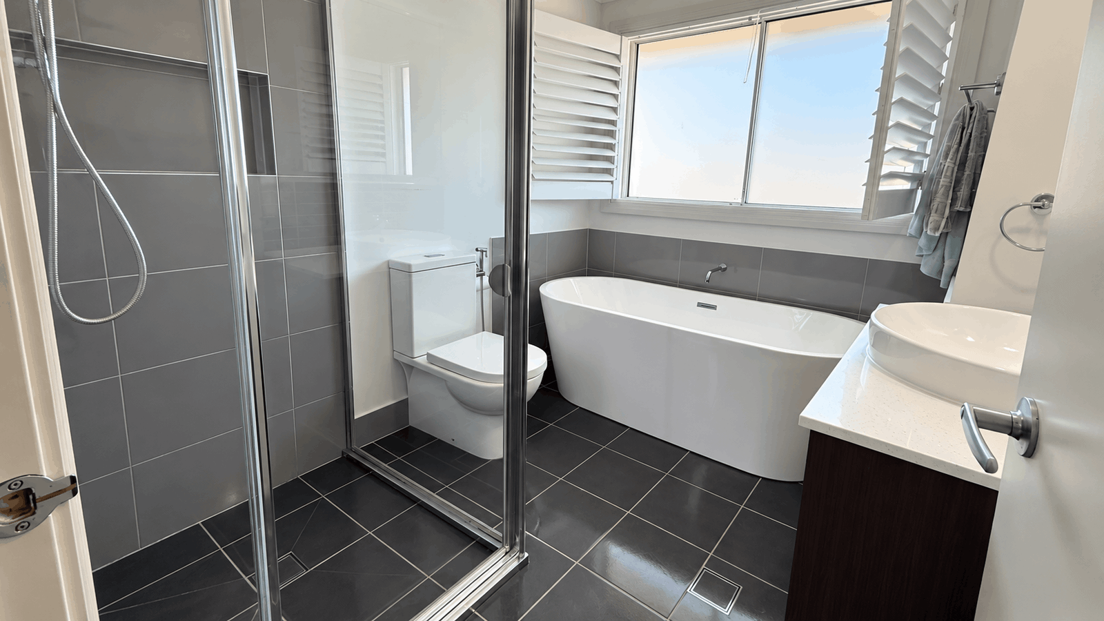 Professional shower screen deep cleaning in Chatswood, Sydney